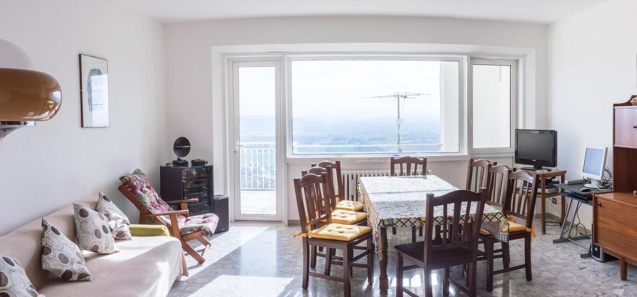 Spacious In With A 200 M² Mountain View Appartement Recanati
